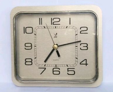 platic à trotteuse noire