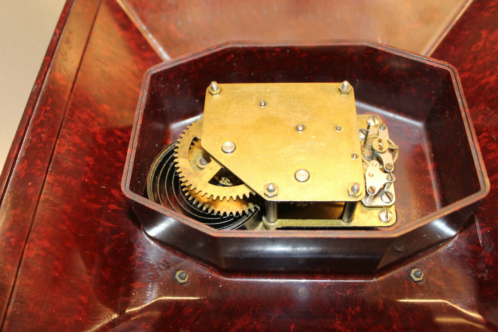 horloge bakelite calibre