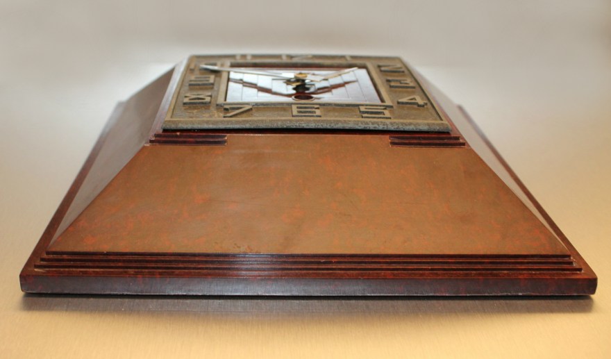 horloge bakelite dessous
