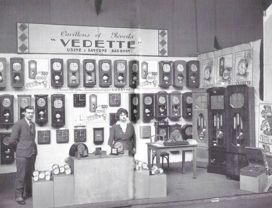 vedette stand.jpg