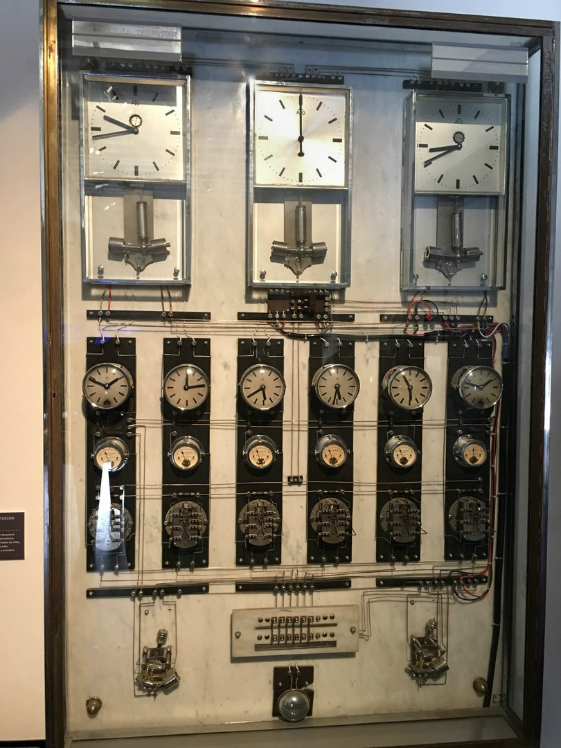 Ato horloge mère et filles