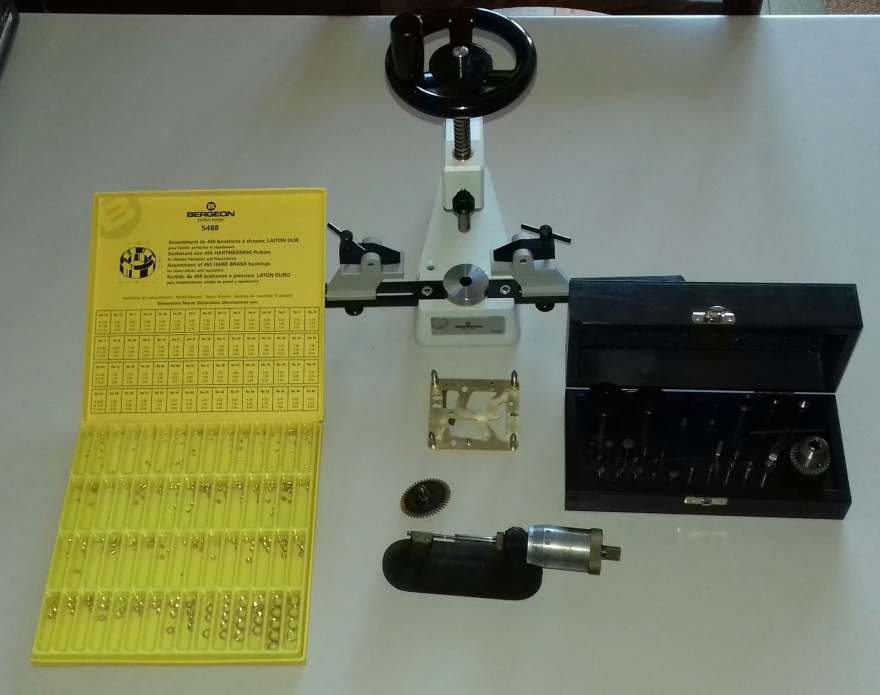 6 presntation de la potence à bouchonner, pour reprendre les usures des trous de pivotement qui ont été ovalisé lors de la marche du réveil