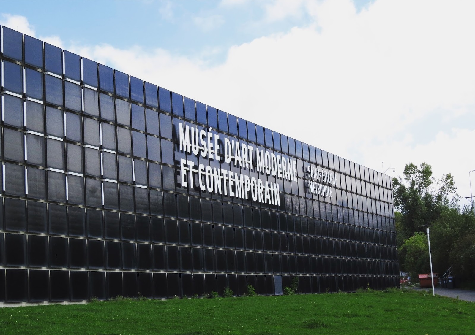 Musée d'art moderne Saint Etienne façade.JPG