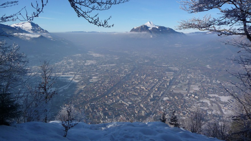 Cluses_31460_La-ville-de-Cluses-depuis-le-sommet-ouest-du-Chevran